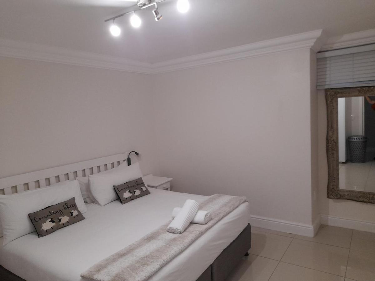 Beach Club Self Catering Apartments Mossel Bay Exterior photo
