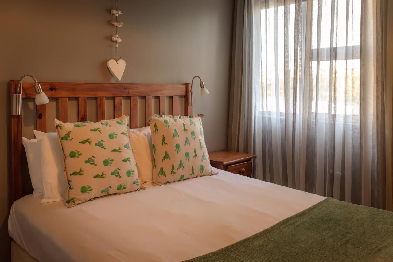 Beach Club Self Catering Apartments Mossel Bay Exterior photo