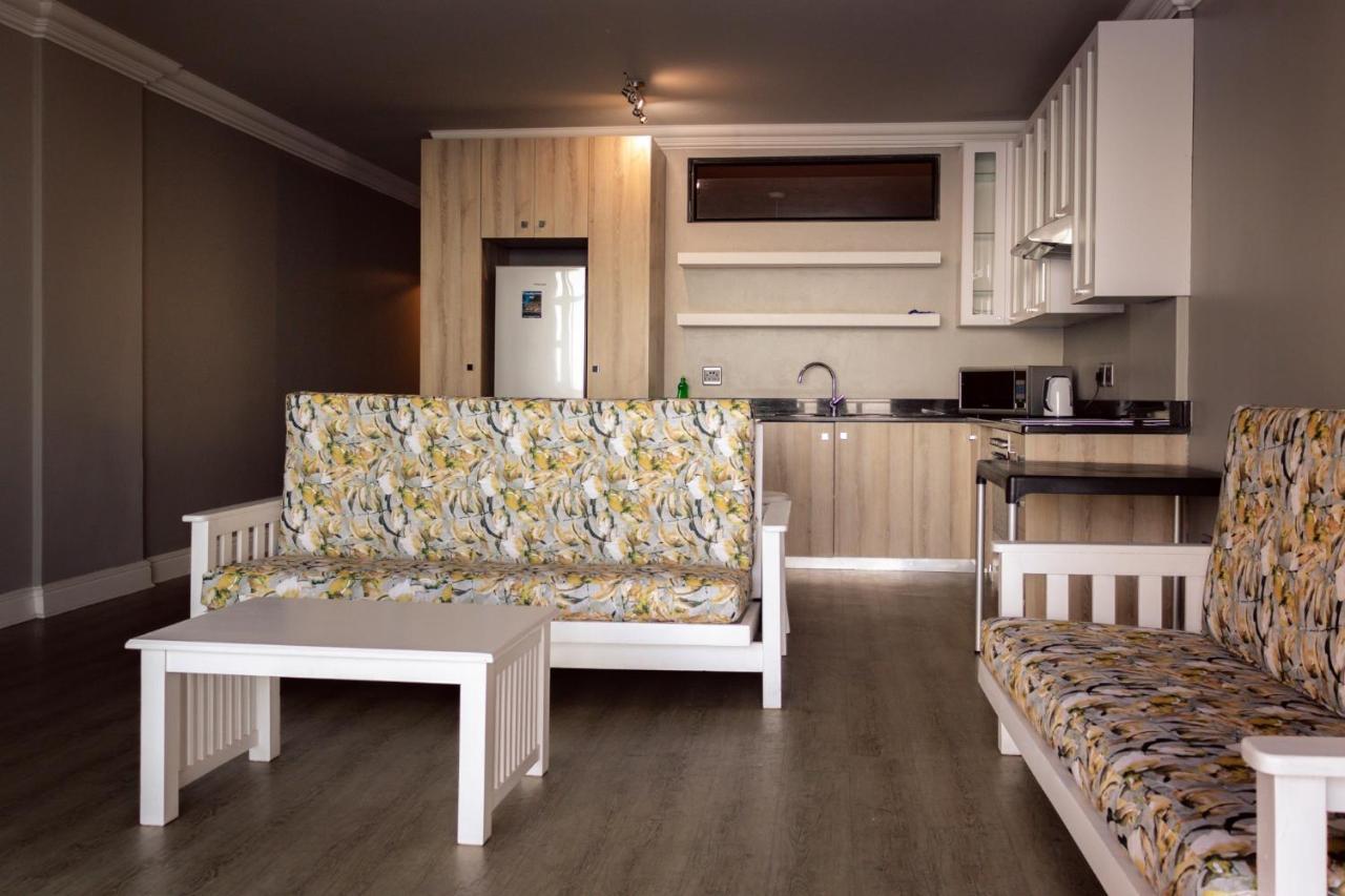 Beach Club Self Catering Apartments Mossel Bay Exterior photo