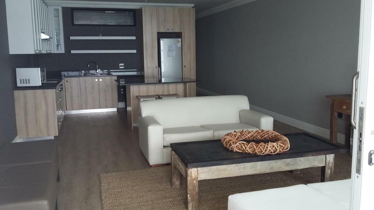 Beach Club Self Catering Apartments Mossel Bay Exterior photo