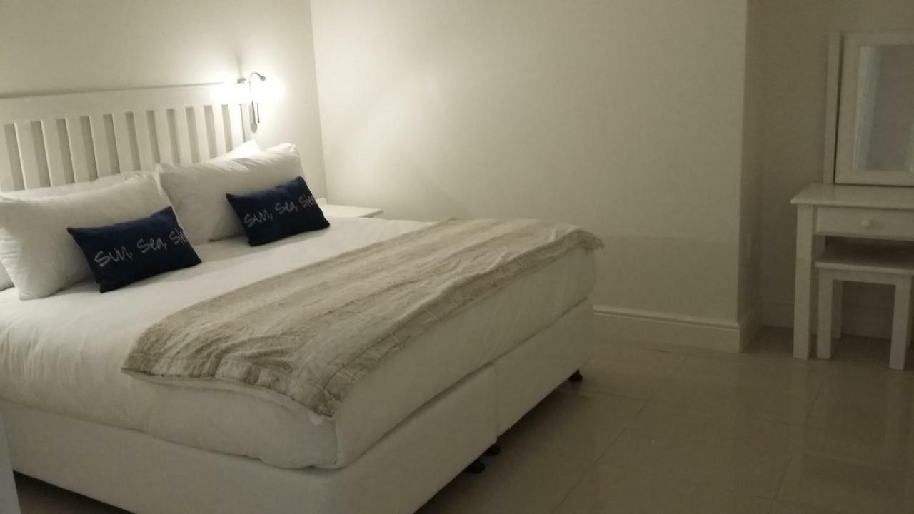 Beach Club Self Catering Apartments Mossel Bay Exterior photo
