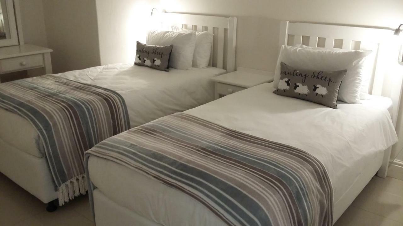 Beach Club Self Catering Apartments Mossel Bay Exterior photo
